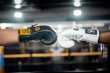 Détail d'un gant de boxe personnalisé Esprit Boxe, marquage sur la bande
