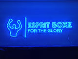 Néon boxe RGB Esprit Boxe allumé en bleu sur un mur