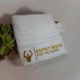 Serviette de bain boxe blanche, détail de la broderie dorée