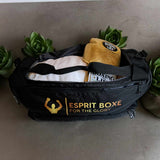 Sac de sport boxe 50 L noir, marque Esprit Boxe dorée, ouvert avec gants et serviette