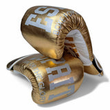 Gants de sparring Esprit Boxe dorés, or métallisé, lettrage gris argenté et liserés blancs