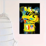 Tableau gant de MMA a doigts decouverts peint en jaune sur fond noir, vue rapprochee de la toile