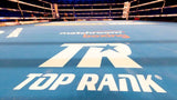 Jupe de ring fixée sur la bâche de ring de boxe