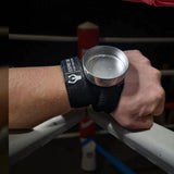 Bracelet cutman Esprit Boxe au bord du ring, boîte à vaseline inox ouverte