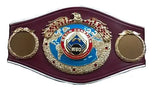 Ceinture WBO standard vue de face, cuir bordeaux, aigle doré et disques latéraux lisses