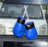 Mini gants de boxe pour rétroviseur, vue d'ensemble de la paire et de sa cordelette