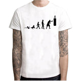 T-shirt blanc évolution du boxeur : six silhouettes noires du spermatozoïde au boxeur frappant un sac