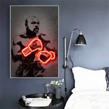 Tableau Floyd Mayweather en silhouette avec gants en neon rouge, vue rapprochee de la toile