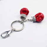 Porte-clés gants de boxe rouges laqués à strass, monture argent et mousqueton