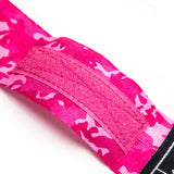 Bandages de boxe camouflage rose et kaki, détail de la boucle et du velcro
