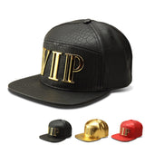 Casquette VIP noire effet croco, lettres dorées rapportées