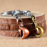 Porte-clés gant de boxe vintage, vue de profil des finitions cuivre et bronze vieillis