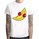 T-shirt blanc à banane portant des gants de boxe rouges