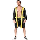 Peignoir de boxe noir et jaune porté ouvert sur le short à ceinture CHAMP