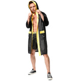 Peignoir de boxe noir et jaune porté ouvert, garde en avant