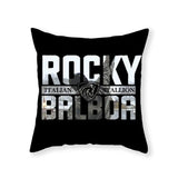 Housse de coussin Rocky Balboa noire, capitales ROCKY BALBOA remplies d'une photographie sous la neige et écusson à tête d'étalon