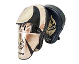 Pattes d'ours boxe Satanas noir et or, paire en cuir PU avec masque démoniaque doré et panneau mesh aéré