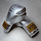 Gants de boxe Esprit Boxe 2.0 argent métallisé, étiquette tissée cousue sur le velcro