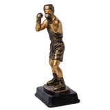 Statue de boxeur réaliste en position de combat