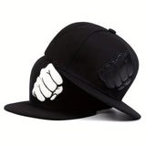 Casquette noire à poing fermé blanc en relief sur la face avant