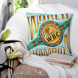 Housse de coussin WBC, plaque dorée et couronne de drapeaux en gros plan