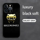 Coque Venum iPhone, tête de serpent en dégradé doré avec VENUM dans la gueule et BOXING en capitales chromées dessous