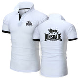 Polo Lonsdale blanc à liserés noirs, petit logo poitrine et grand lion LONSDALE LONDON noir au dos
