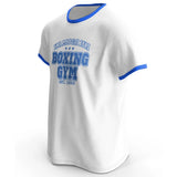 T-shirt Kamogawa Boxing Gym blanc et bleu roi vu de trois quarts