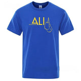 T-shirt Mohamed Ali bleu roi, lettrage ALI jaune et gants de boxe dessinés au trait