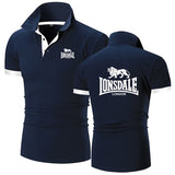 Polo Lonsdale bleu marine à liserés blancs, petit logo poitrine et grand lion LONSDALE LONDON au dos