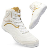 Chaussures de boxe blanches vues de trois quarts, filet doré