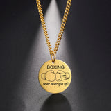 Médaillon boxe gravé finition dorée, face gravée et bélière