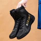 Chaussures de boxe blanches, lettrage BOXING rouge, paire de face