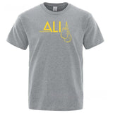 T-shirt Mohamed Ali gris chiné, lettrage ALI jaune et gants de boxe dessinés au trait