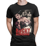 T-shirt Rocky Marciano noir porté : montage photo du champion en garde et ROCKY MARCIANO en capitales rouges