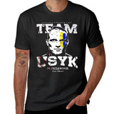 T-shirt de boxe noir Team Usyk, portrait du boxeur avec bandes bleu et jaune sur l'œil