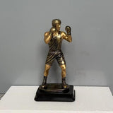 Statue de boxeur réaliste casqué, finition cuivré