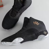 Chaussure de boxe noire de profil, semelle transparente sous l'avant-pied