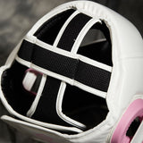 Dessus du casque de boxe femme : sangles blanches croisées sur doublure filet noire
