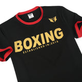 Détail du lettrage BOXING doré et du liseré rouge de l'encolure