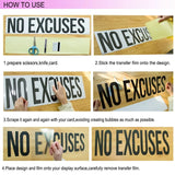 Sticker Never Give Up en vinyle blanc sur mur noir de salle de sport