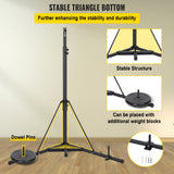 Structure stable du portique : base triangulaire et tirants diagonaux en acier