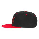 Profil de la casquette Everlast montrant la visière plate de 7 cm