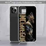 Coque iPhone Conor McGregor, profil couronné en tons or et CONOR MCGREGOR en très grand lettrage vertical