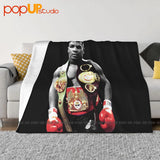 Plaid boxe Mike Tyson noir, le champion avec ses trois ceintures mondiales et ses gants rouges