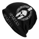 Bonnet spartiate motif casque blanc dans un anneau à méandre grec
