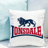 Housse de coussin Lonsdale blanche, lion bleu marine et lettrage LONSDALE rouge