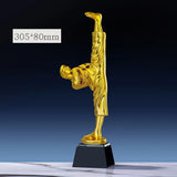 Statue Taekwondo dorée, vue rapprochée