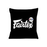 Housse de coussin Fairtex noire, lettrage Fairtex en script blanc et petit ovale tricolore