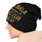 Bonnet Rocky Balboa porté par une femme, marquage doré visible sur le flanc